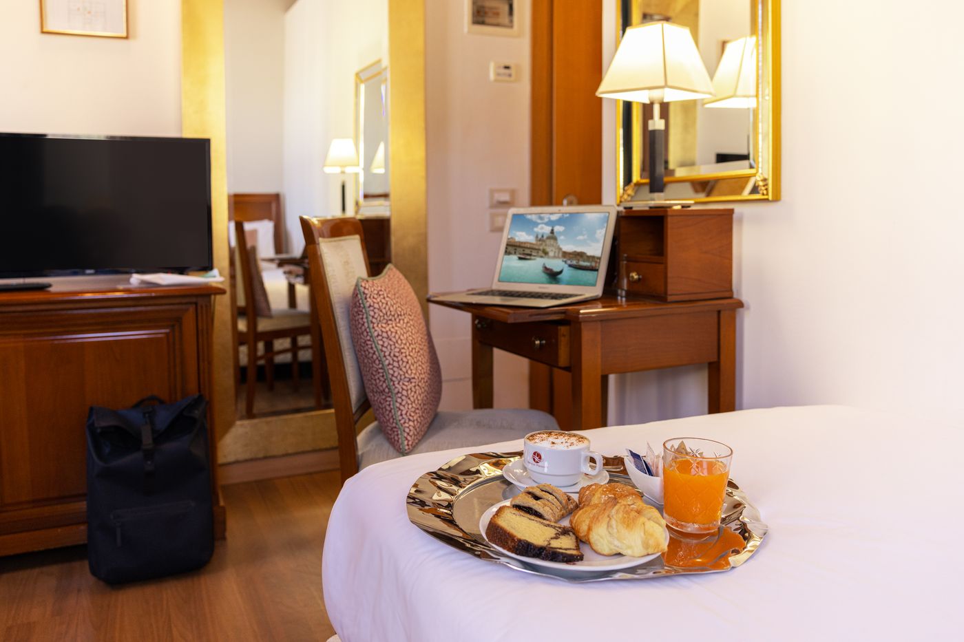 Venice-Resort-Airport-Hotel-Room-22
