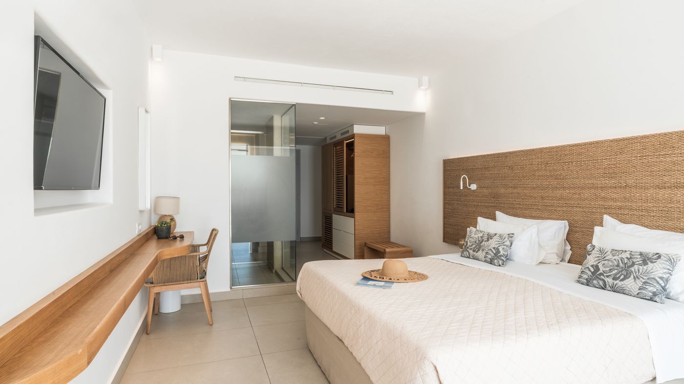 Manoulas-Beach-Room-17
