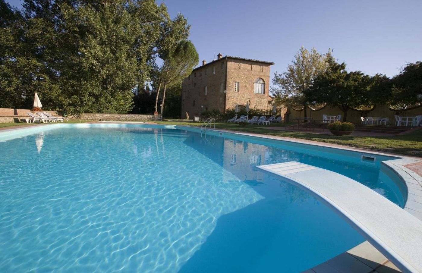 I-Palazzi-San-Lorenzo-a-Linari-Pool-2