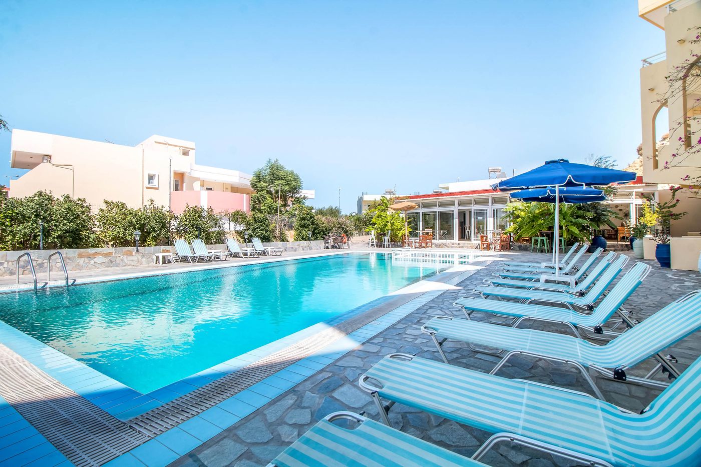 Kiras-Studios-Pool-7