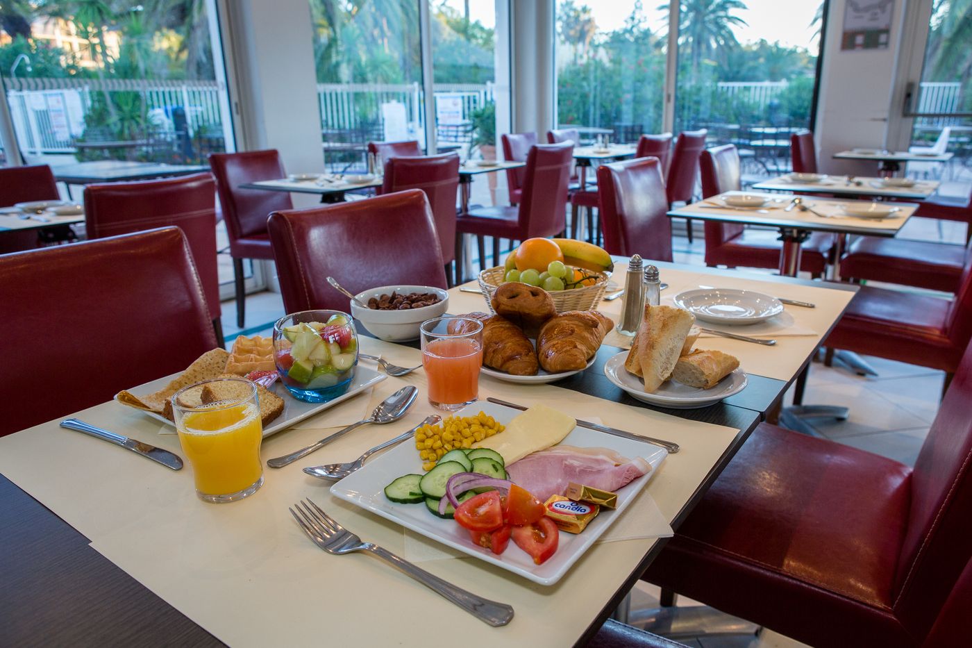 SOWELL-HOTELS-Saint-Tropez-Restaurant-30