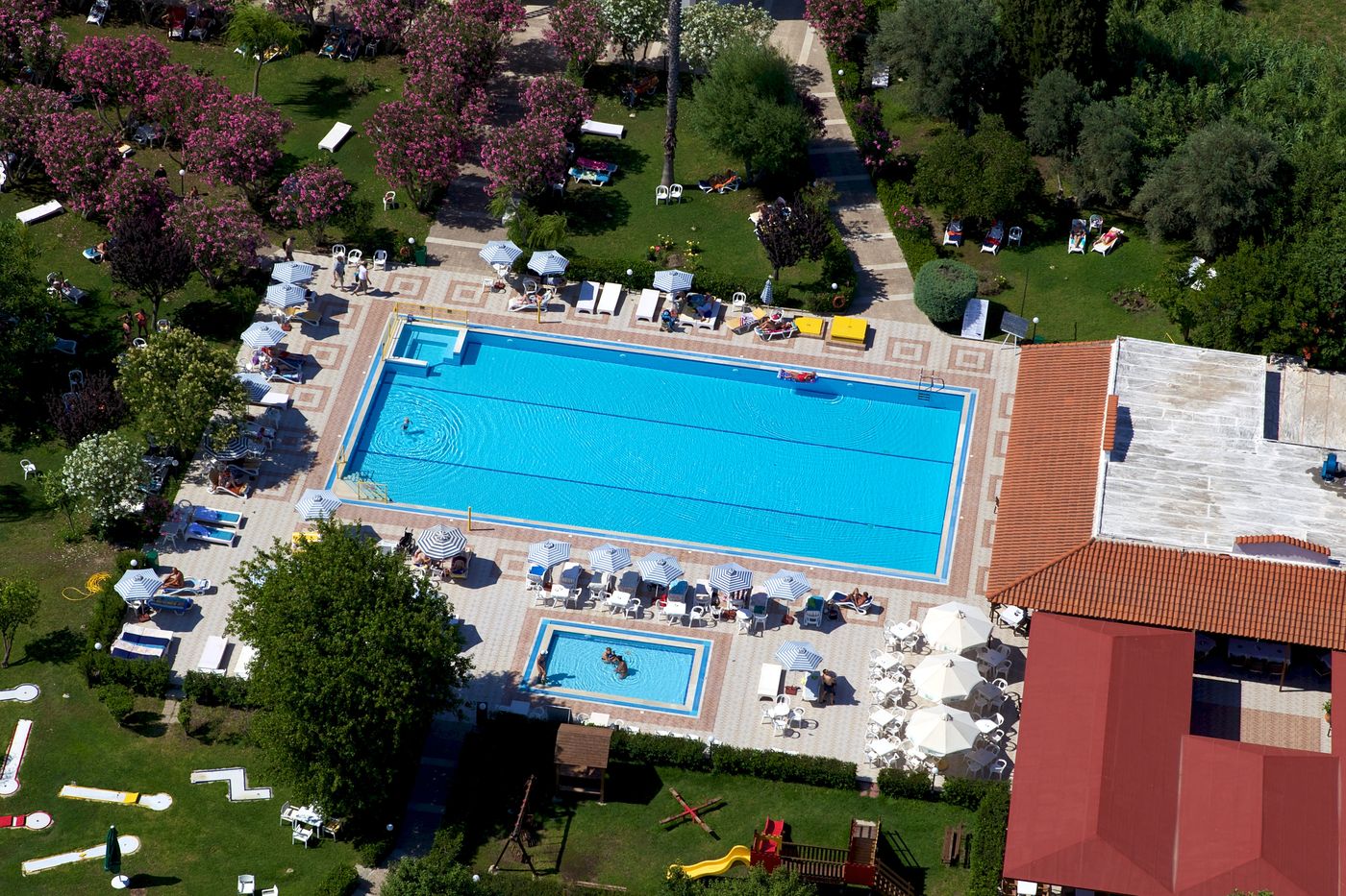 Continental-Palace-Pool-8