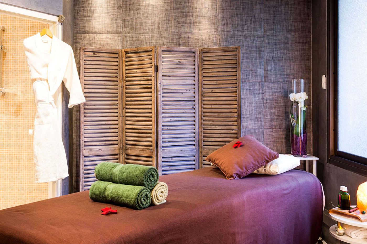 Neho-Suites-Cannes-Croisette-Pool-60