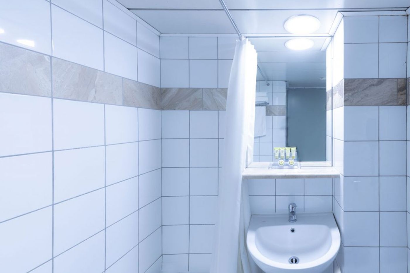 Dorian-Inn--Sure-Hotel-Collection-by-Best-Western-Room-45