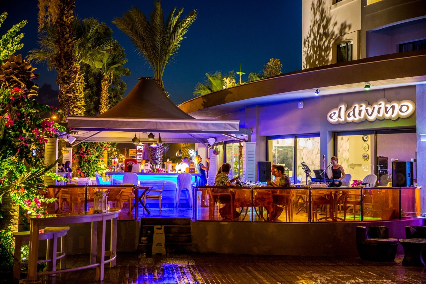 Cosmopolitan-Resort-Hotel-Restaurant-6