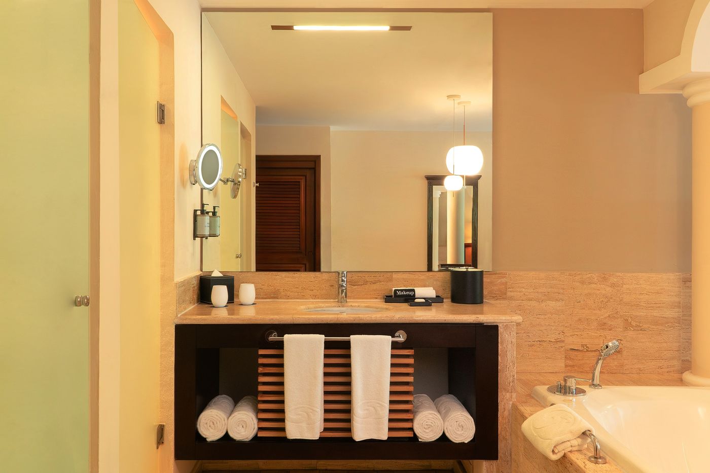 Grand-Palladium-White-Sand-Resort---Spa-All-Incl--Room-37