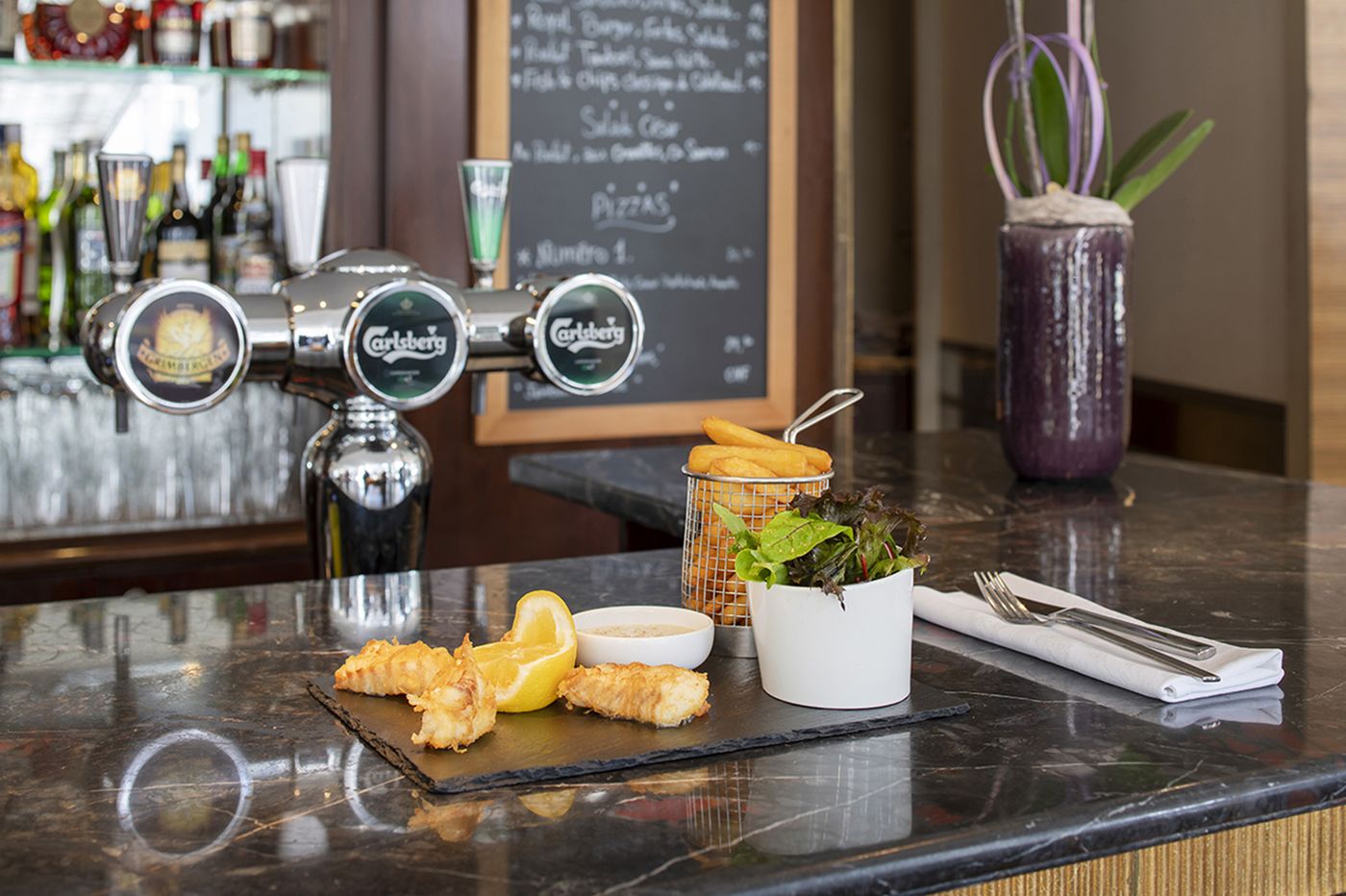 Warwick-Geneva-Bar-31