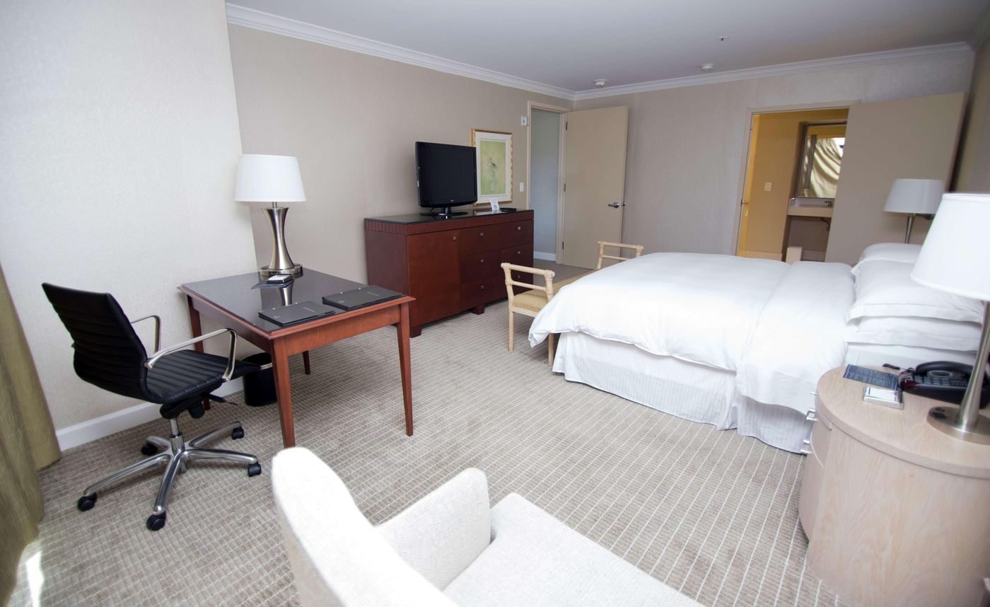 Hilton-Los-Angeles-Universal-City-Room-22