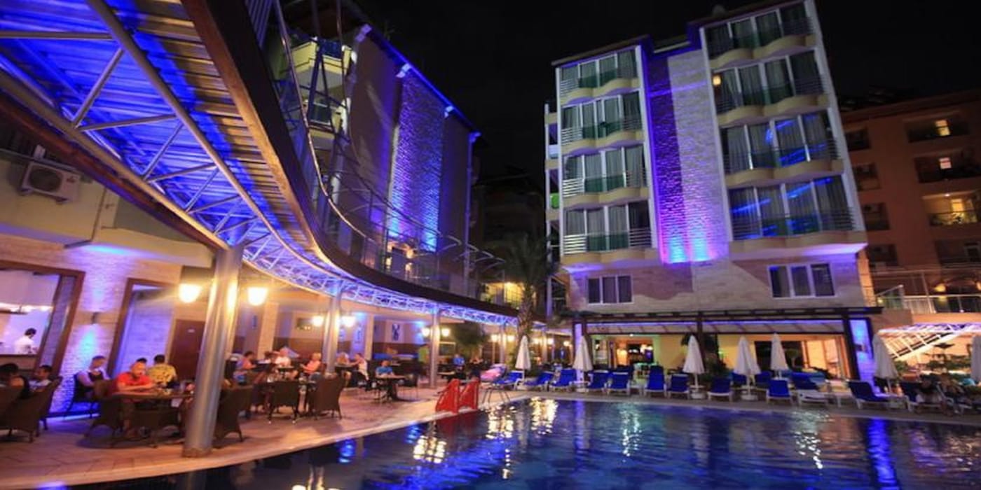 Tac-Premier-Hotel---Spa-Pool-15