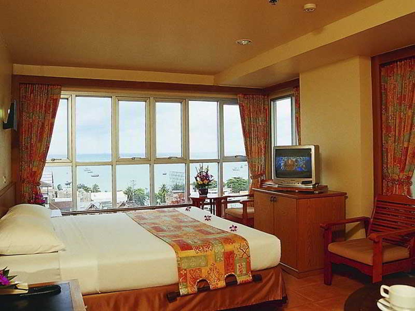 Sunshine Hotel & Residences-Thailand-Chonburi-Room-2