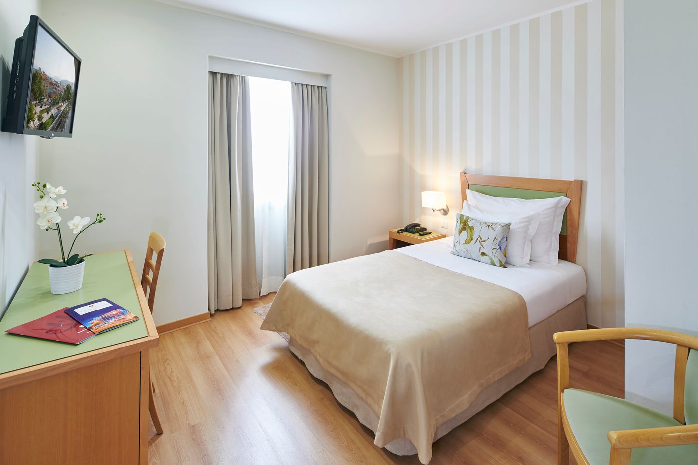 Luna-Esperanca-Centro-Hotel-Room-10