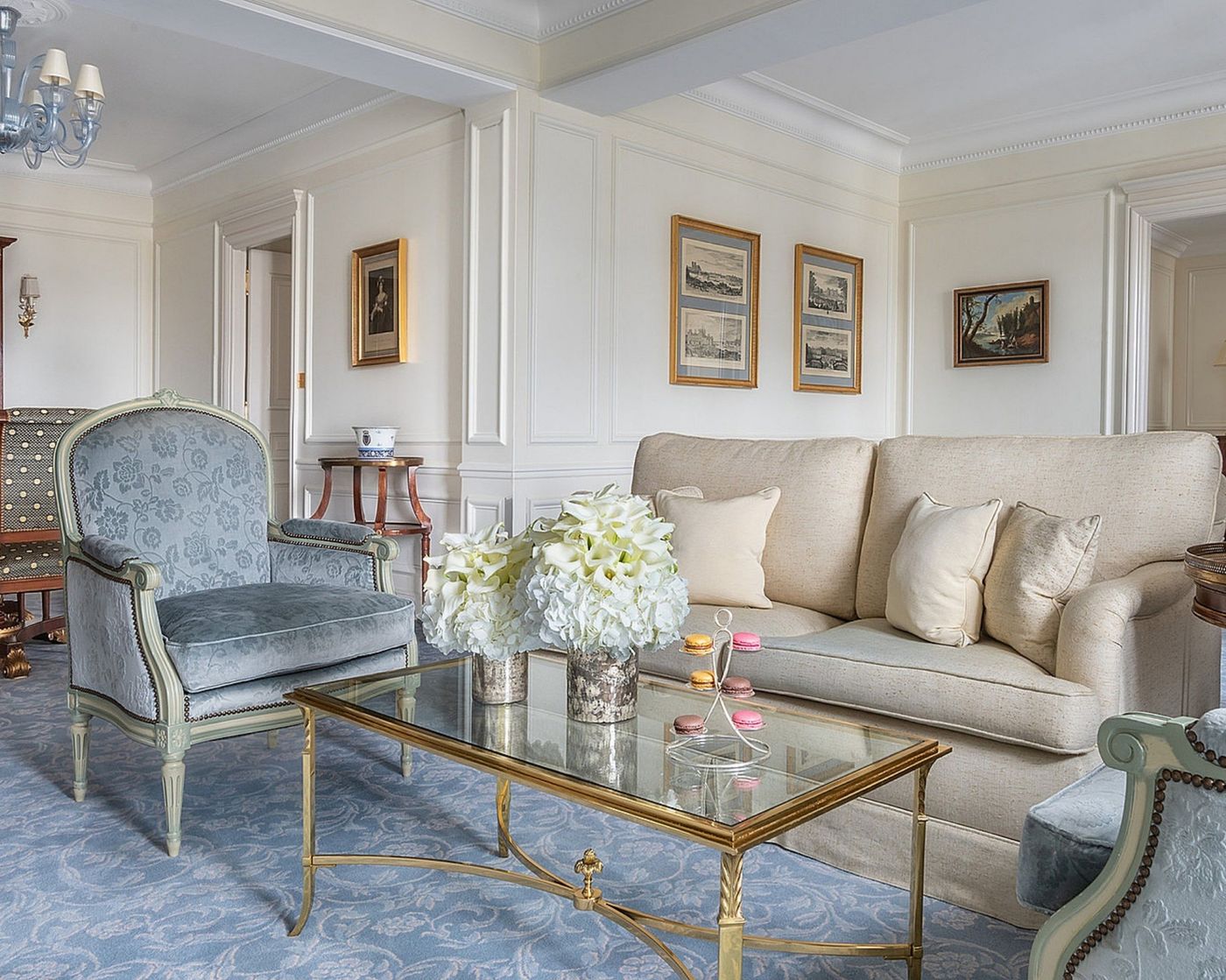 Four-Seasons-Hotel-Paris-Room-11