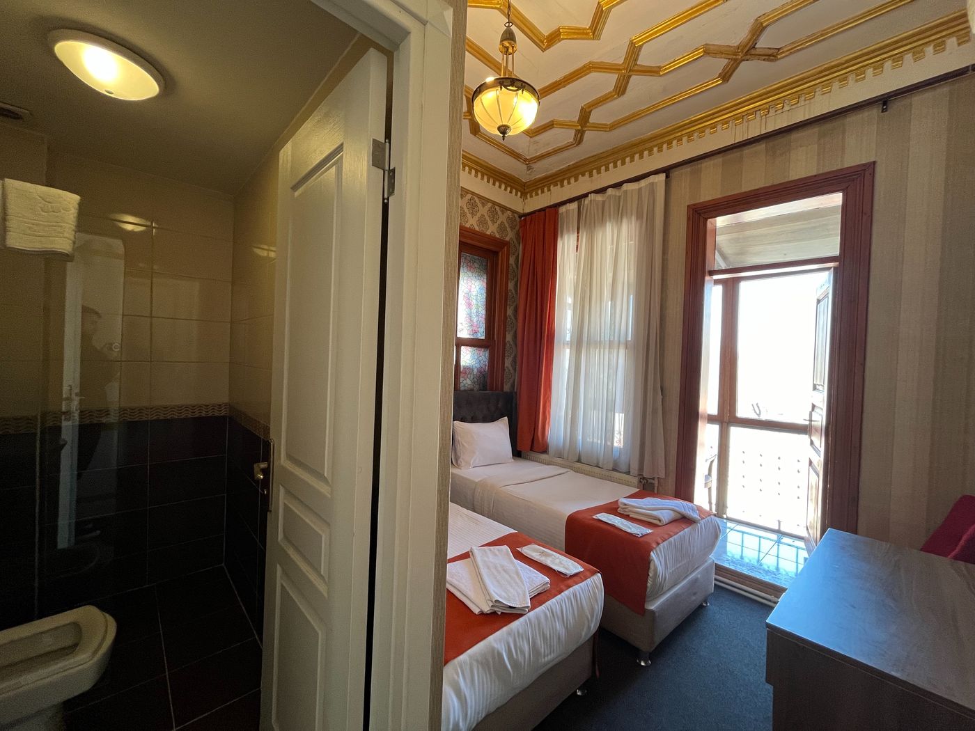 Le-Safran-Suite-Room-14