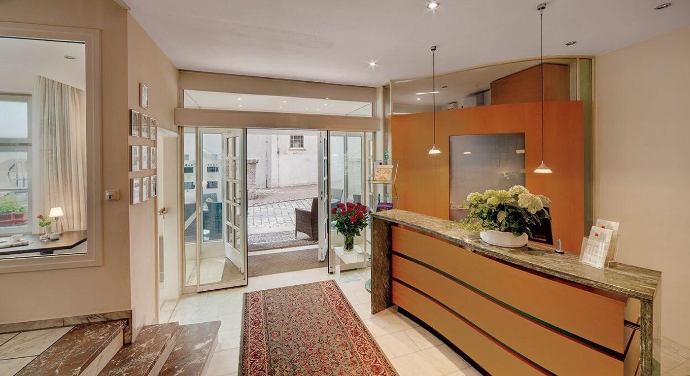 Am Rathaus-Germany-AUGSBURG -Lobby-9