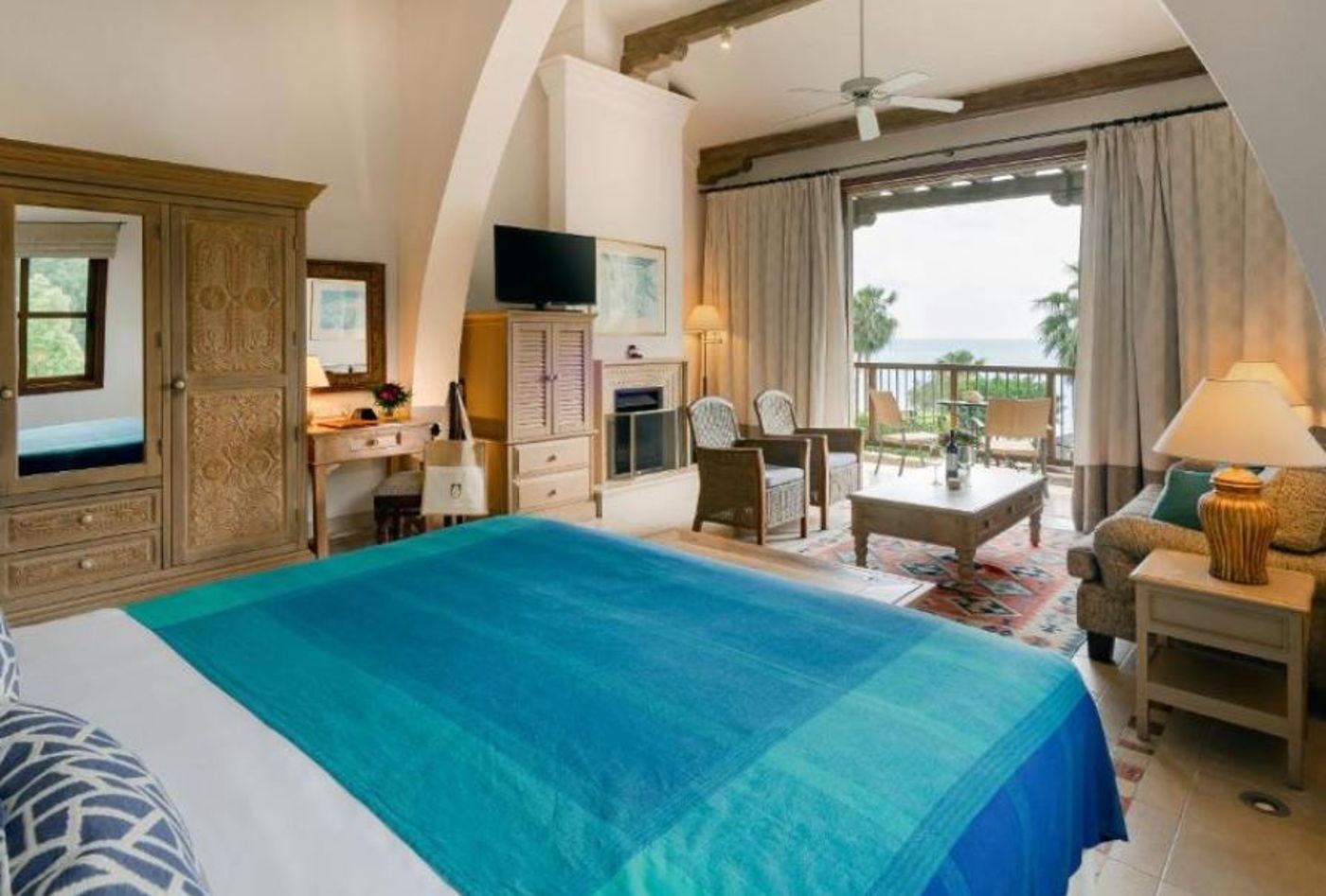 Columbia-Beach-Resort-Room-21