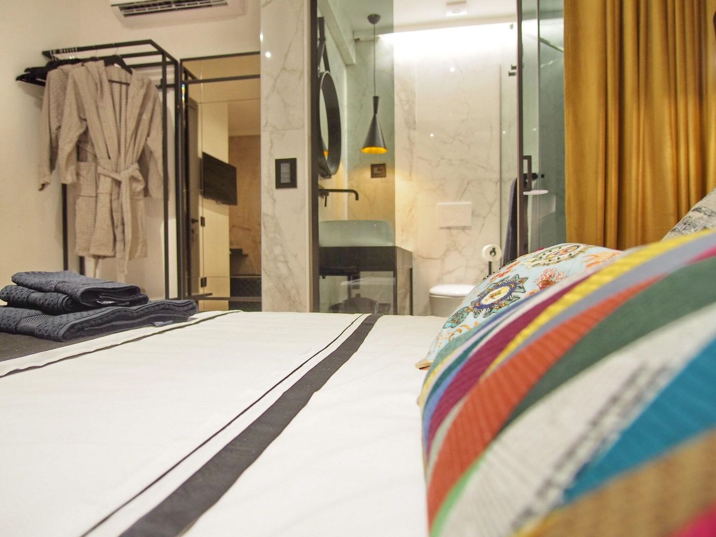 La-Vita-E-Bella-Ii-Room-18