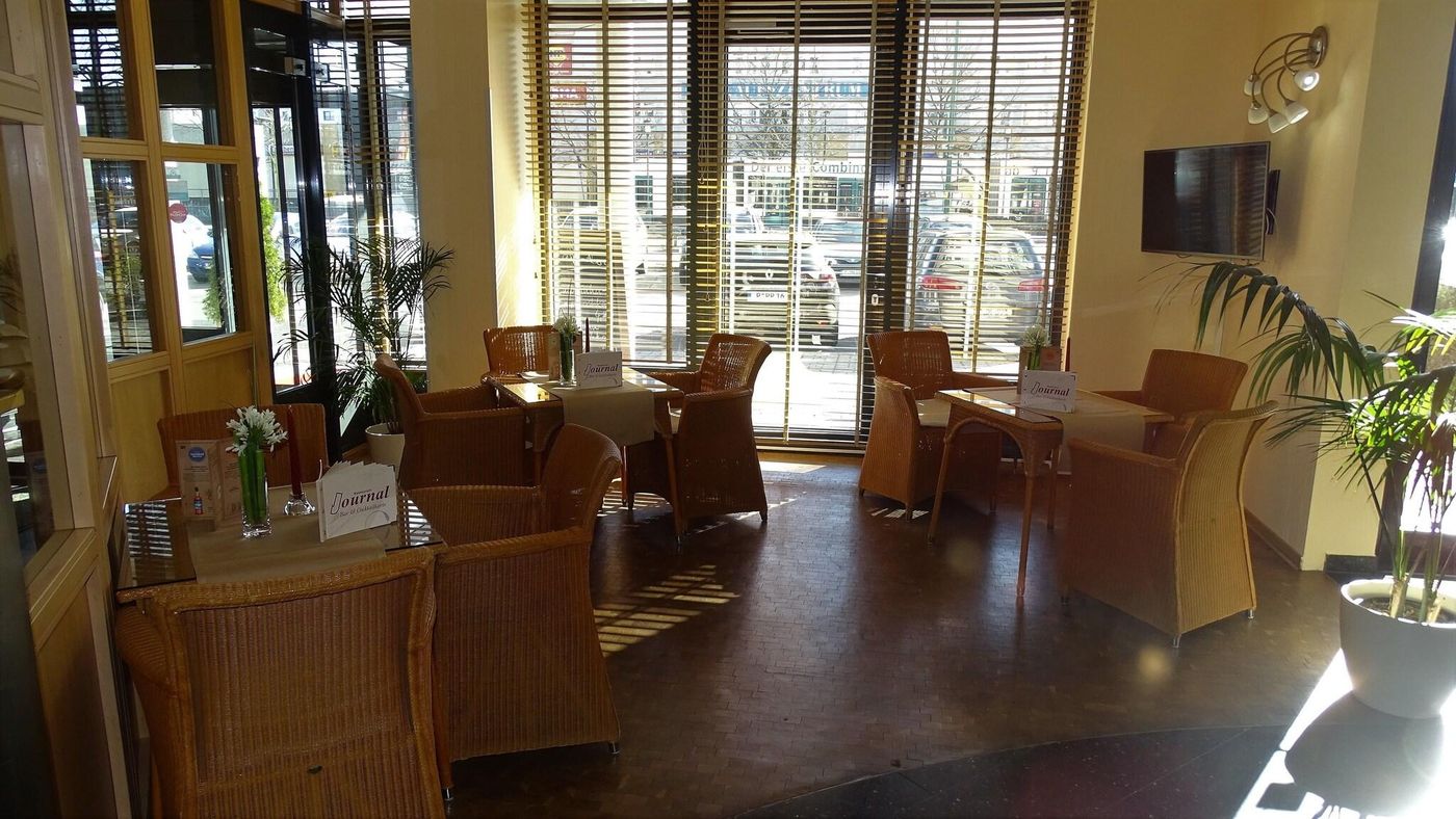 Ascot-Bristol-Lobby-5