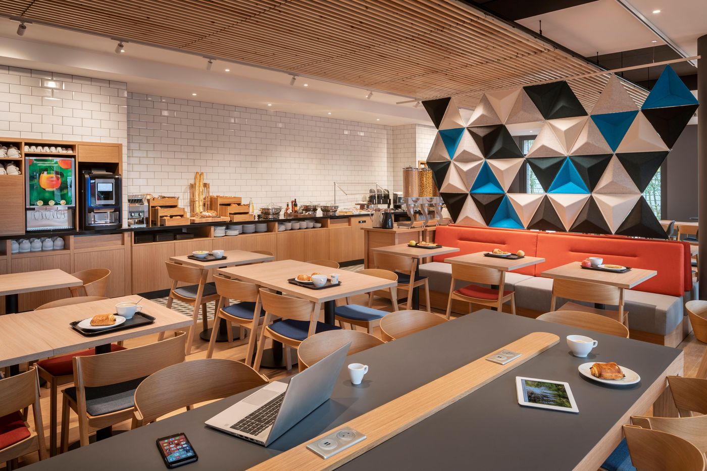 Holiday-Inn-Express-Marne-La-Vallee-Val-D-Europe-Restaurant-17