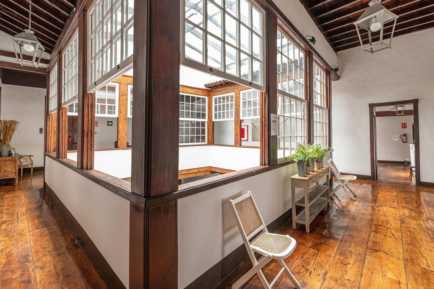 Isla-Baja-Suites-Lobby-28