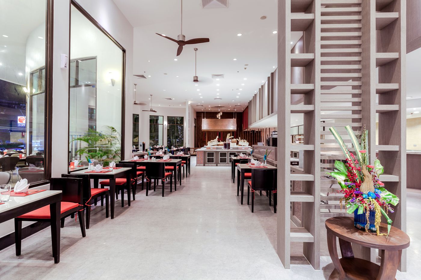 Deevana-Plaza-Phuket-Restaurant-42