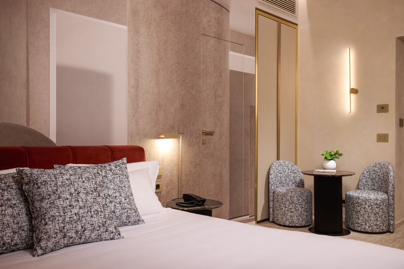 Borghese-Contemporary-Hotel-Room-17