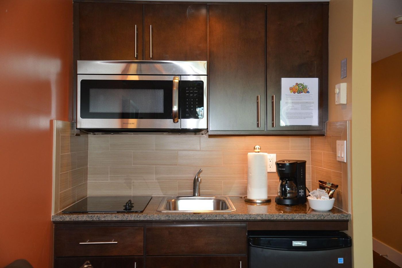 Rosedale-On-Robson-Suites-Hotel-Room-35