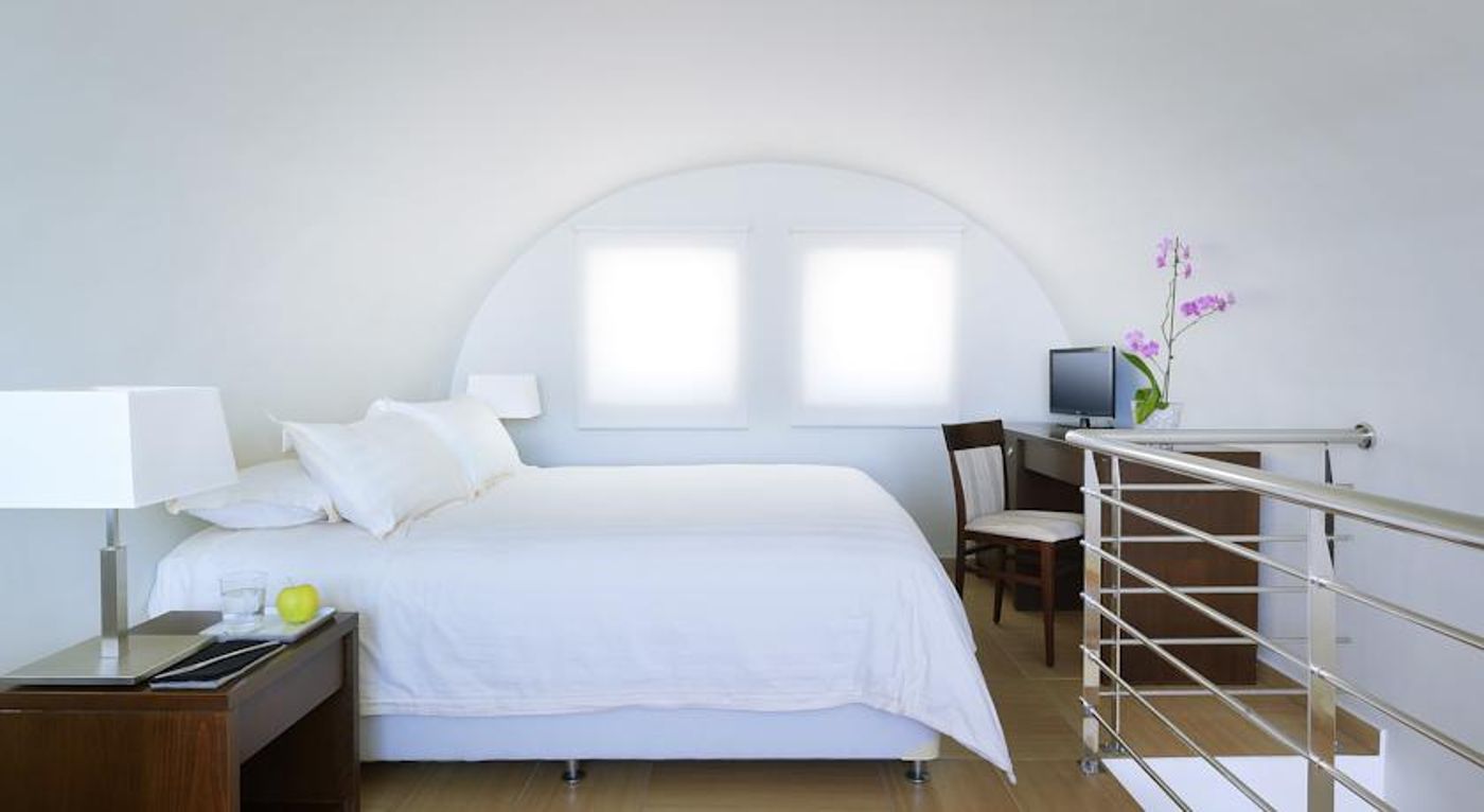 Macaris Suites and Spa