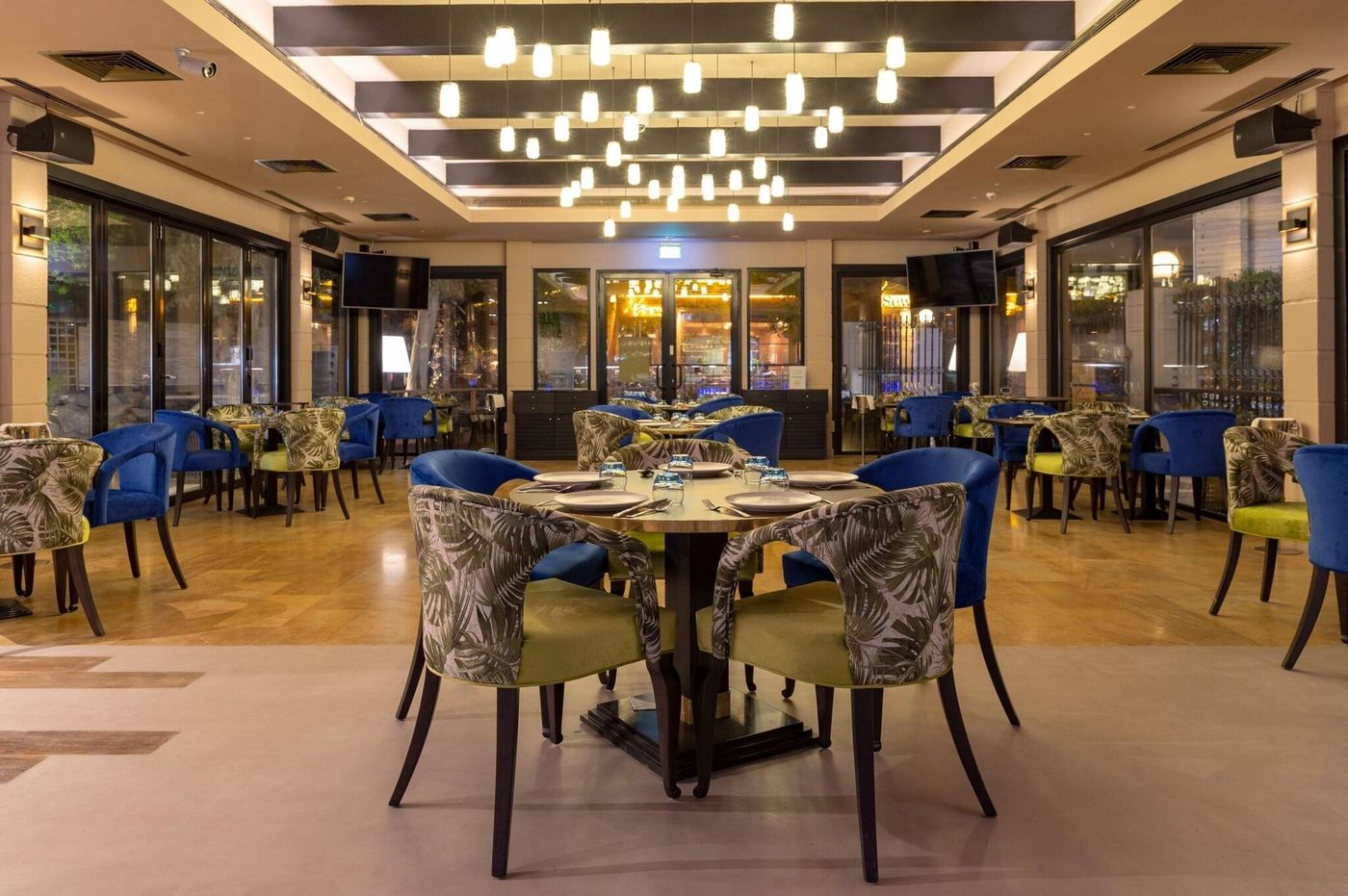 Le-Meridien-Dubai-Hotel---Conference-Centre-Restaurant-63