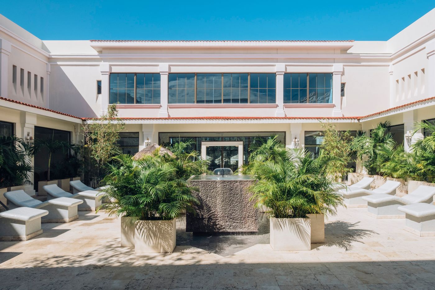 Iberostar-Waves-Paraiso-Beach-Sports-and-Entertainment-24