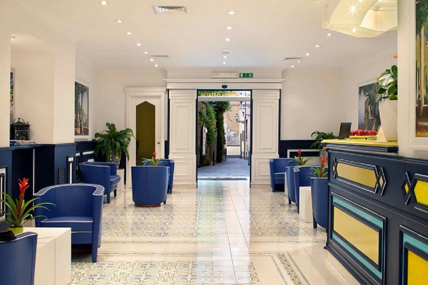 Astoria-Sorrento-Lobby-25