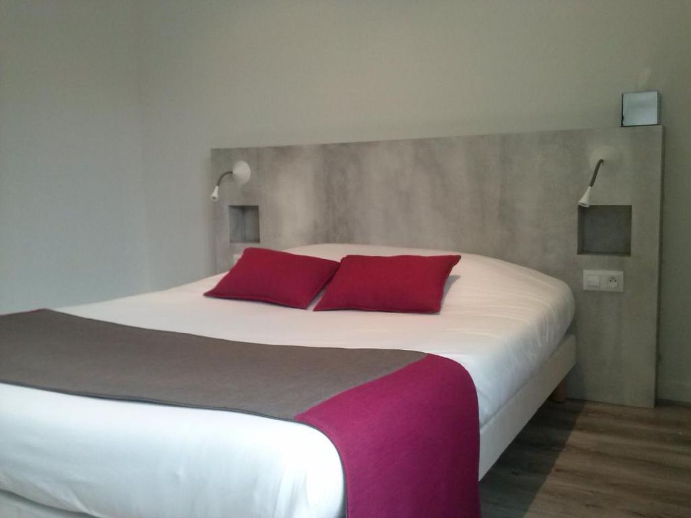 Logis Hotel Du Canard-France-HANGEST SUR SOMME-Room-7