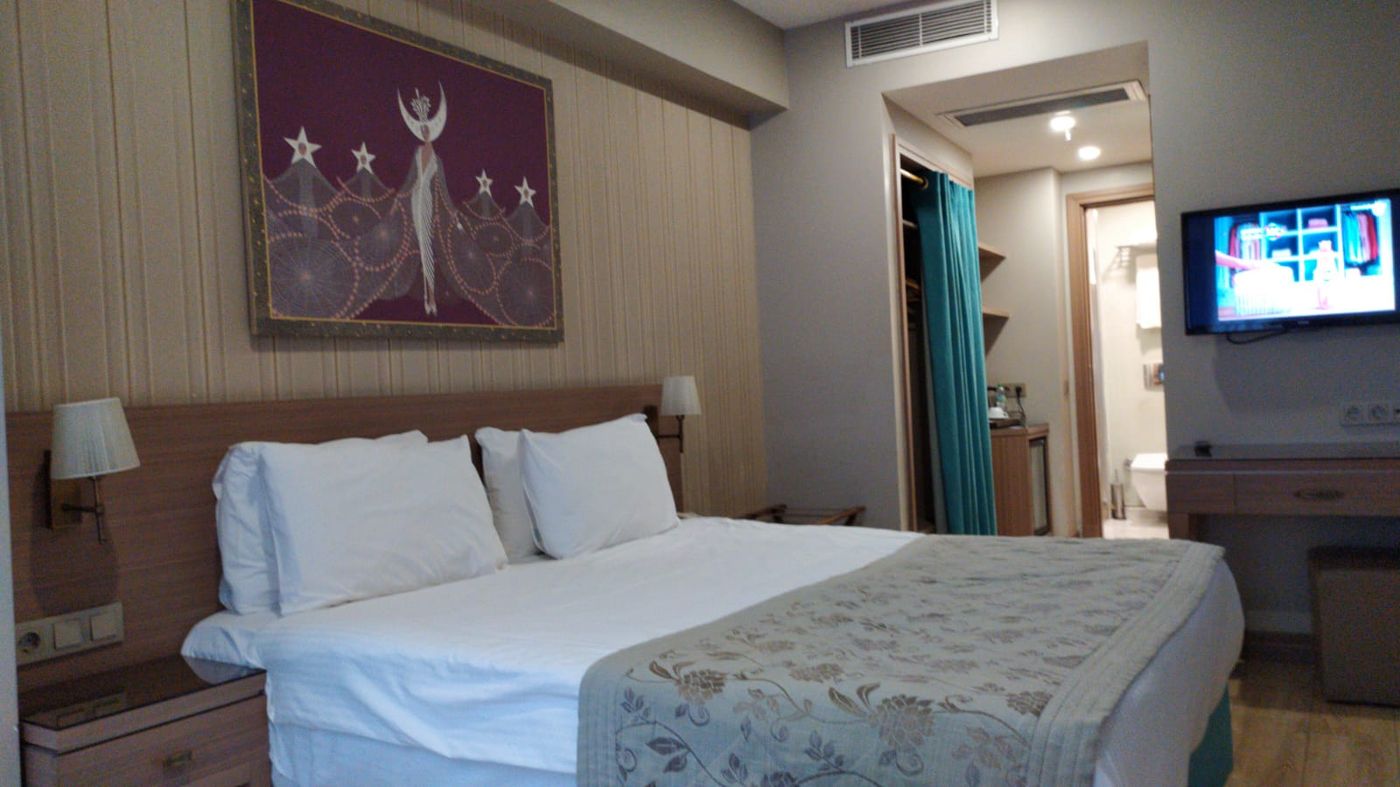 Taximist-Hotel-Room-23