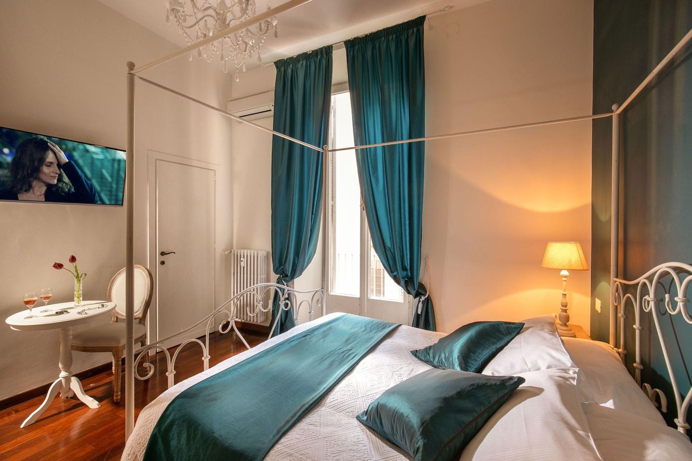 Avignonesi-Suites---Daplace-Collection-Room-13
