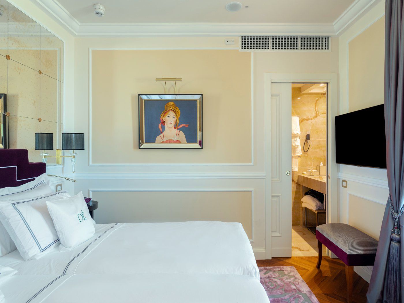 Des-Etrangers-Hotel---Spa-Room-7