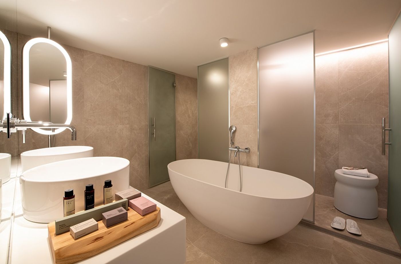 Mitsis-Rinela-Room-47