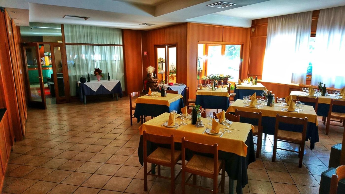 Holidays-Restaurant-14