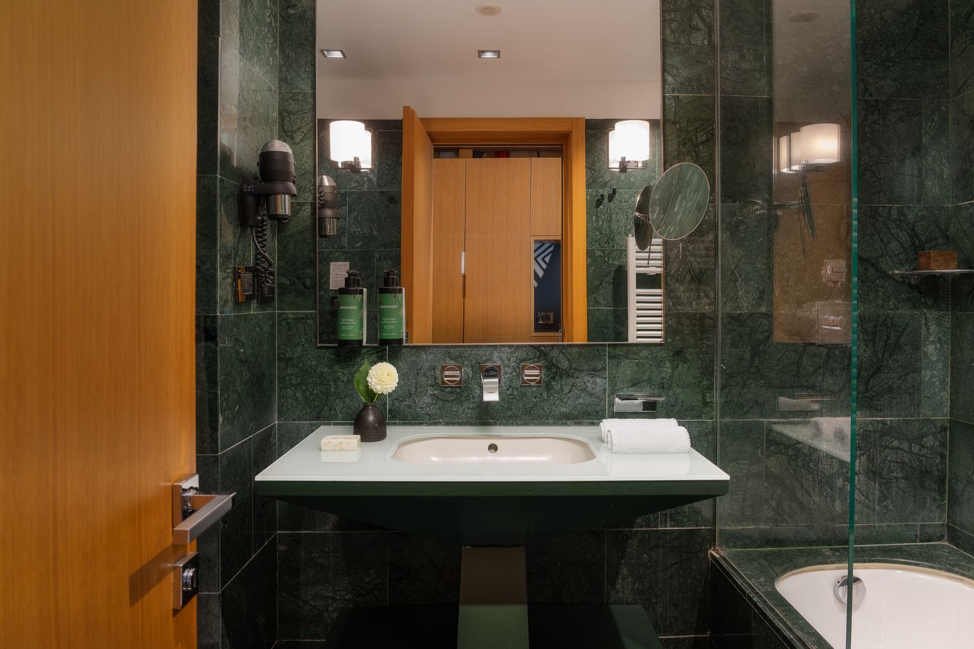 Crowne-Plaza-Milan-City-Room-50