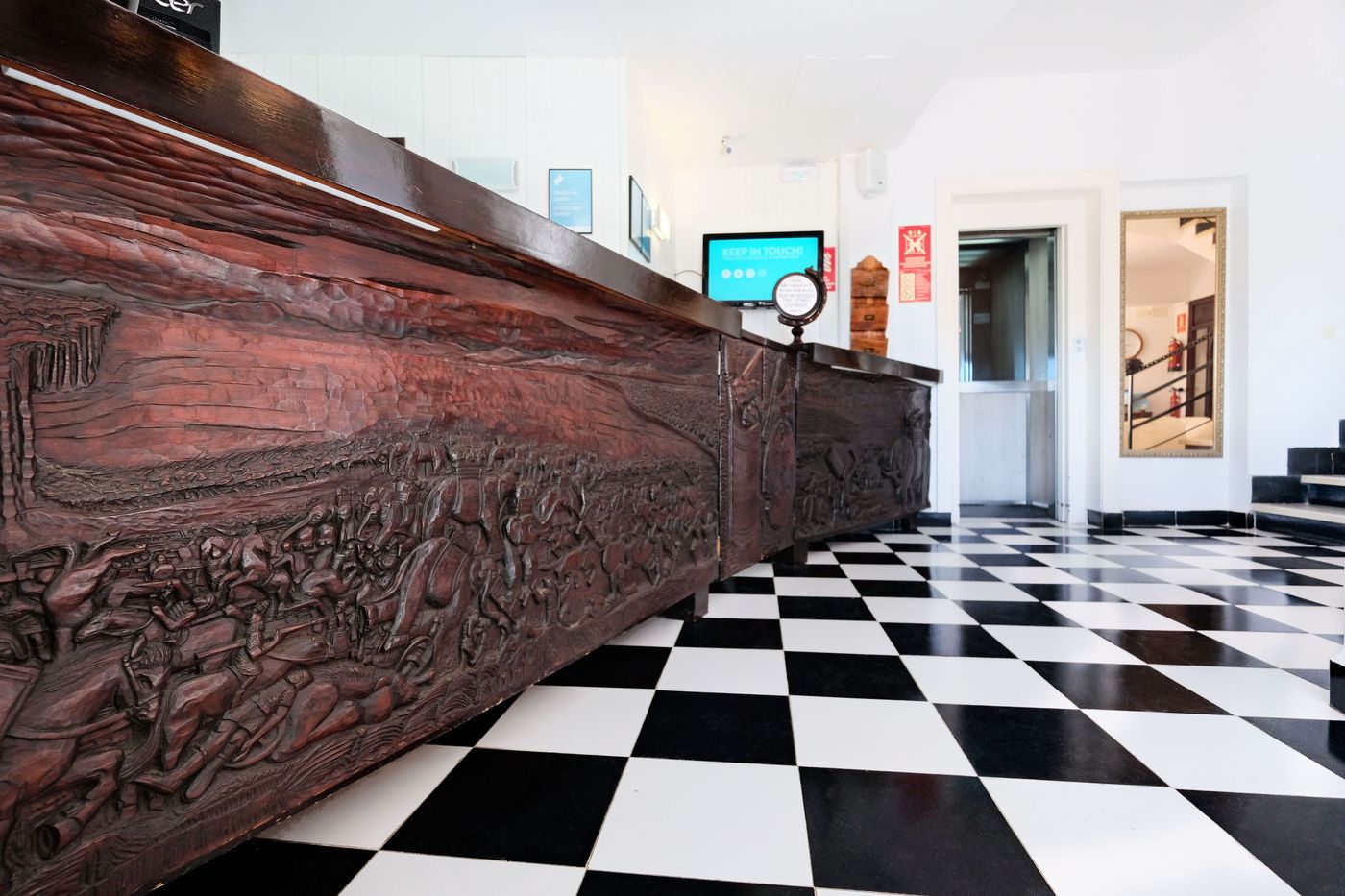 Azuline-Hotel-Galfi-Lobby-32