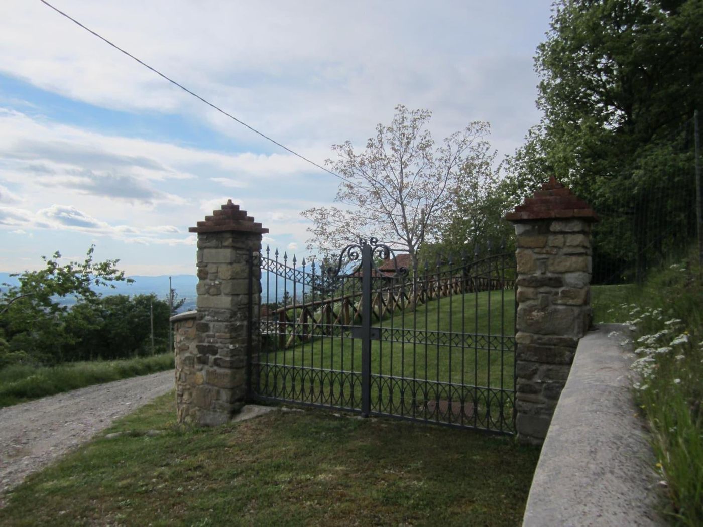 Bed-And-Breakfast-Country-Hill-General-view-1