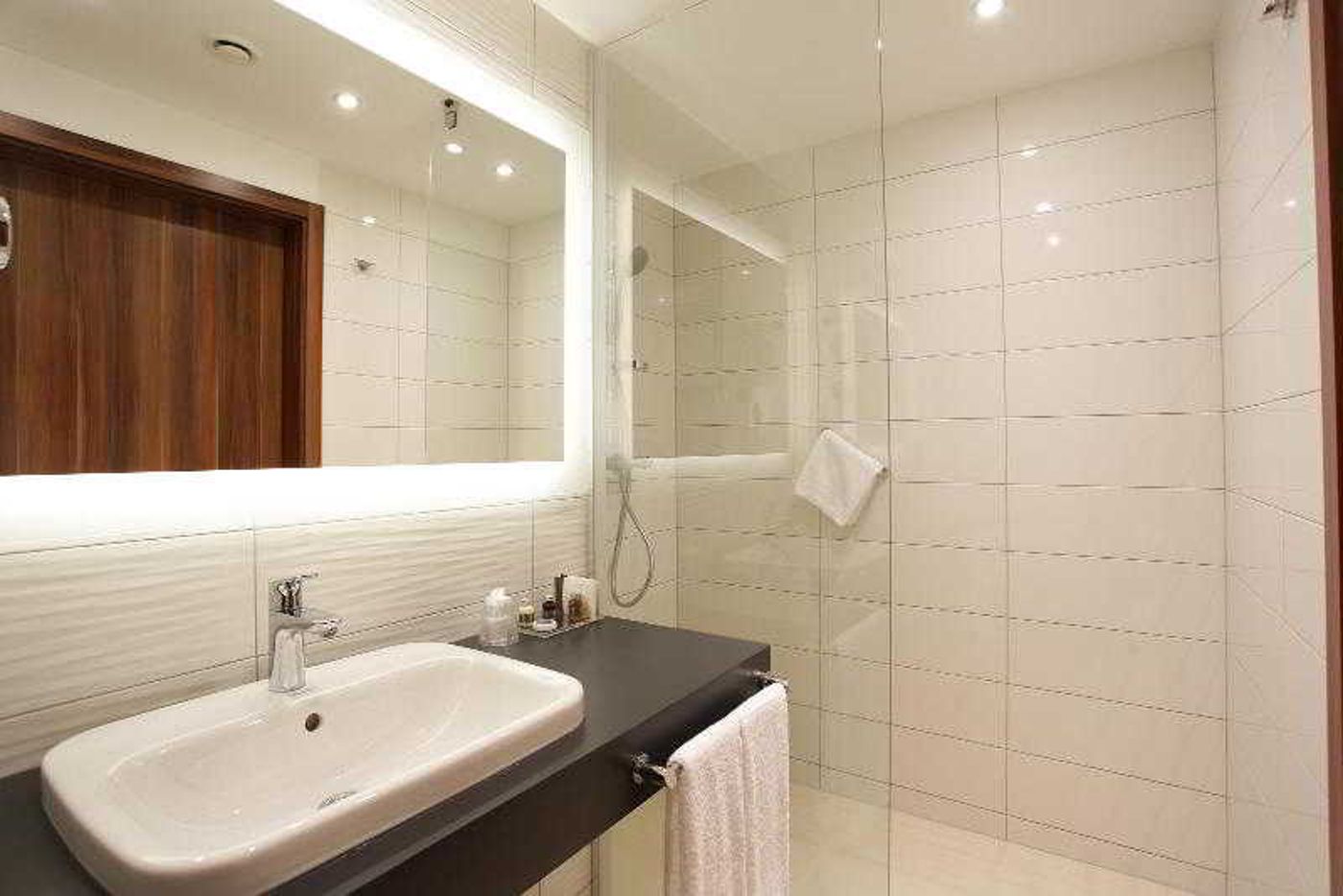 Warsaw-Plaza-Hotel-Room-26