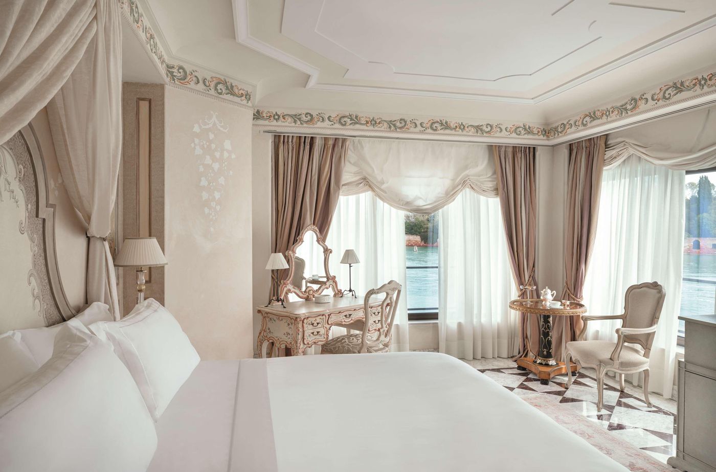 Hotel-Cipriani--A-Belmond-Hotel--Venice-Room-47