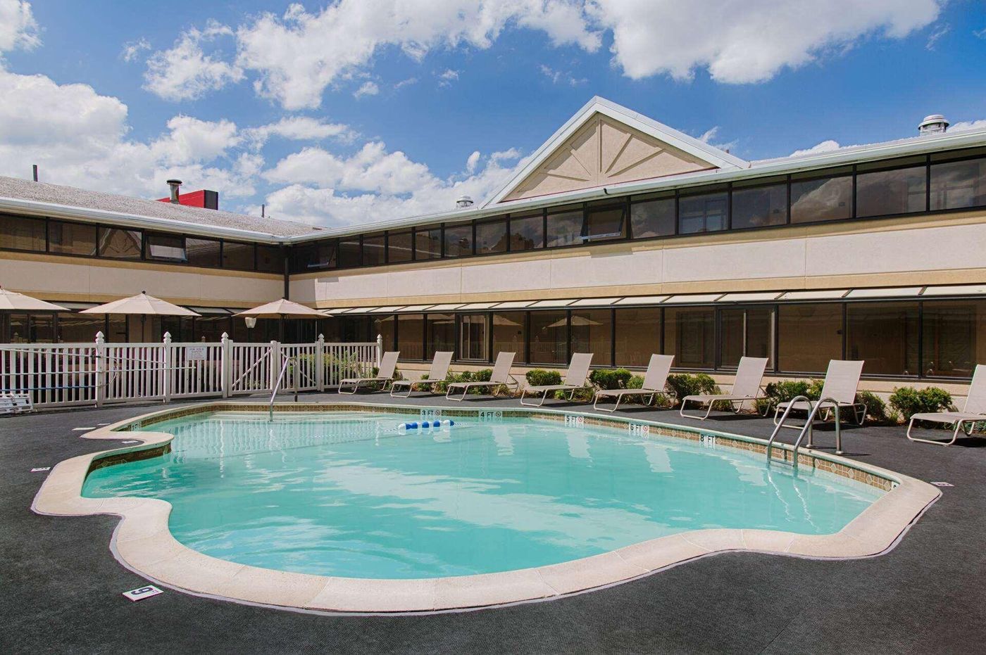Ramada-by-Wyndham-Boston-Pool-2