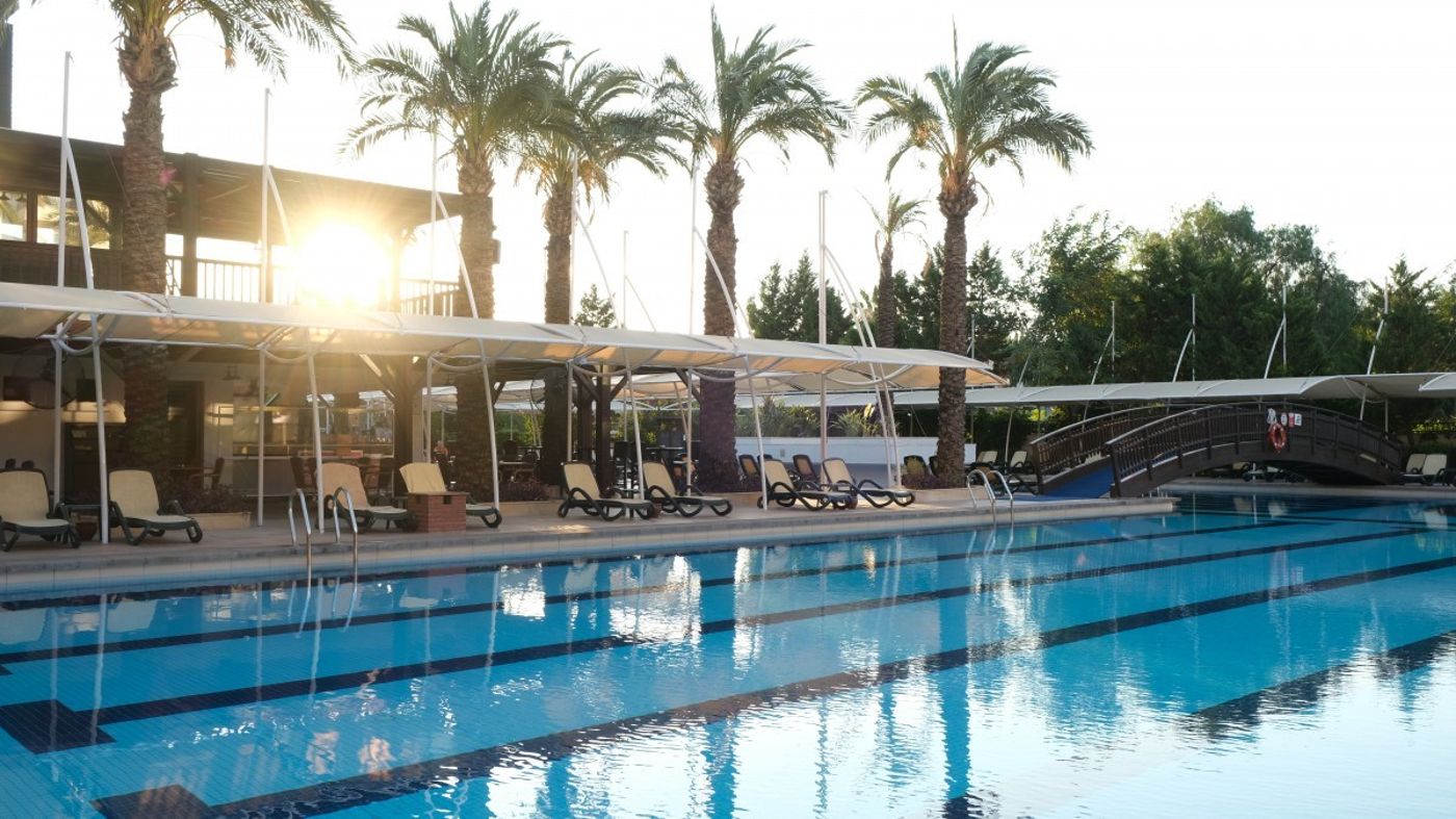 Crystal-Deluxe-Resort---Spa-Pool-11