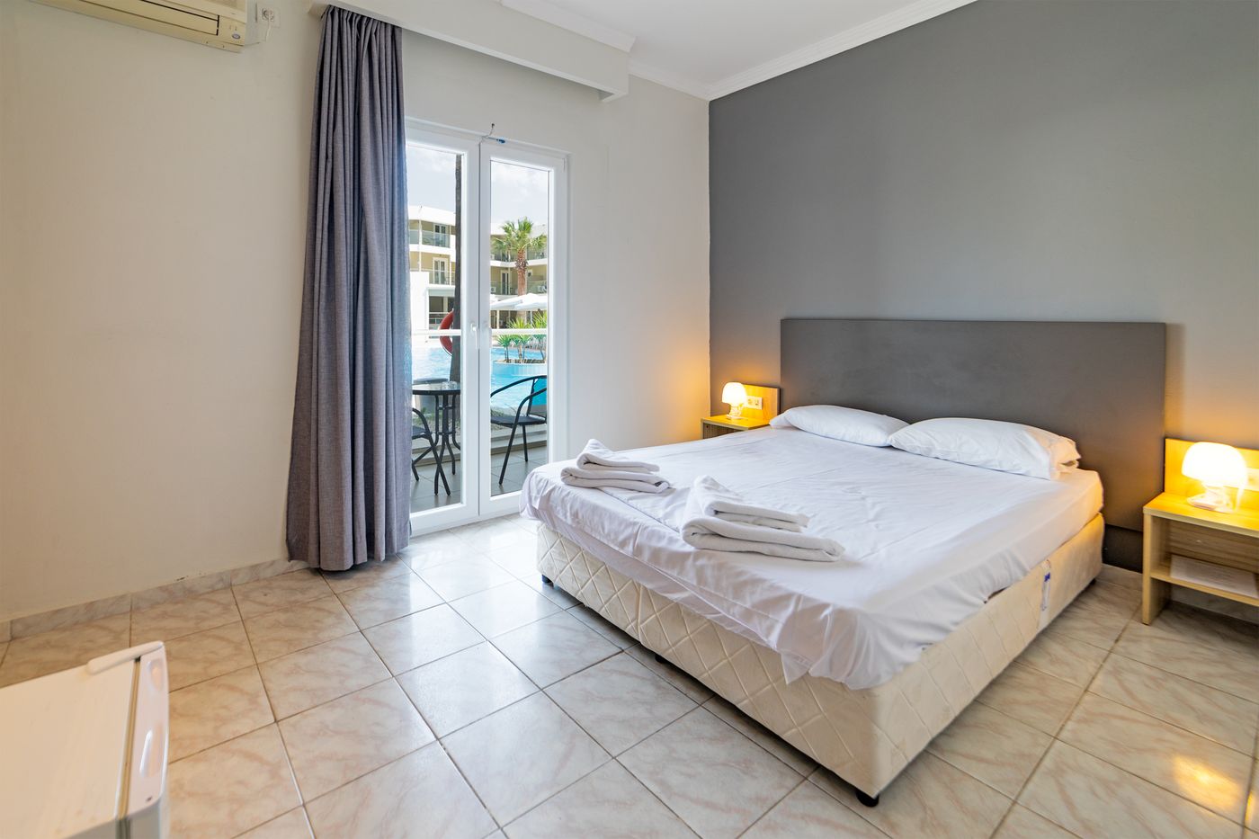 White Olive Premium Cameo Hotel