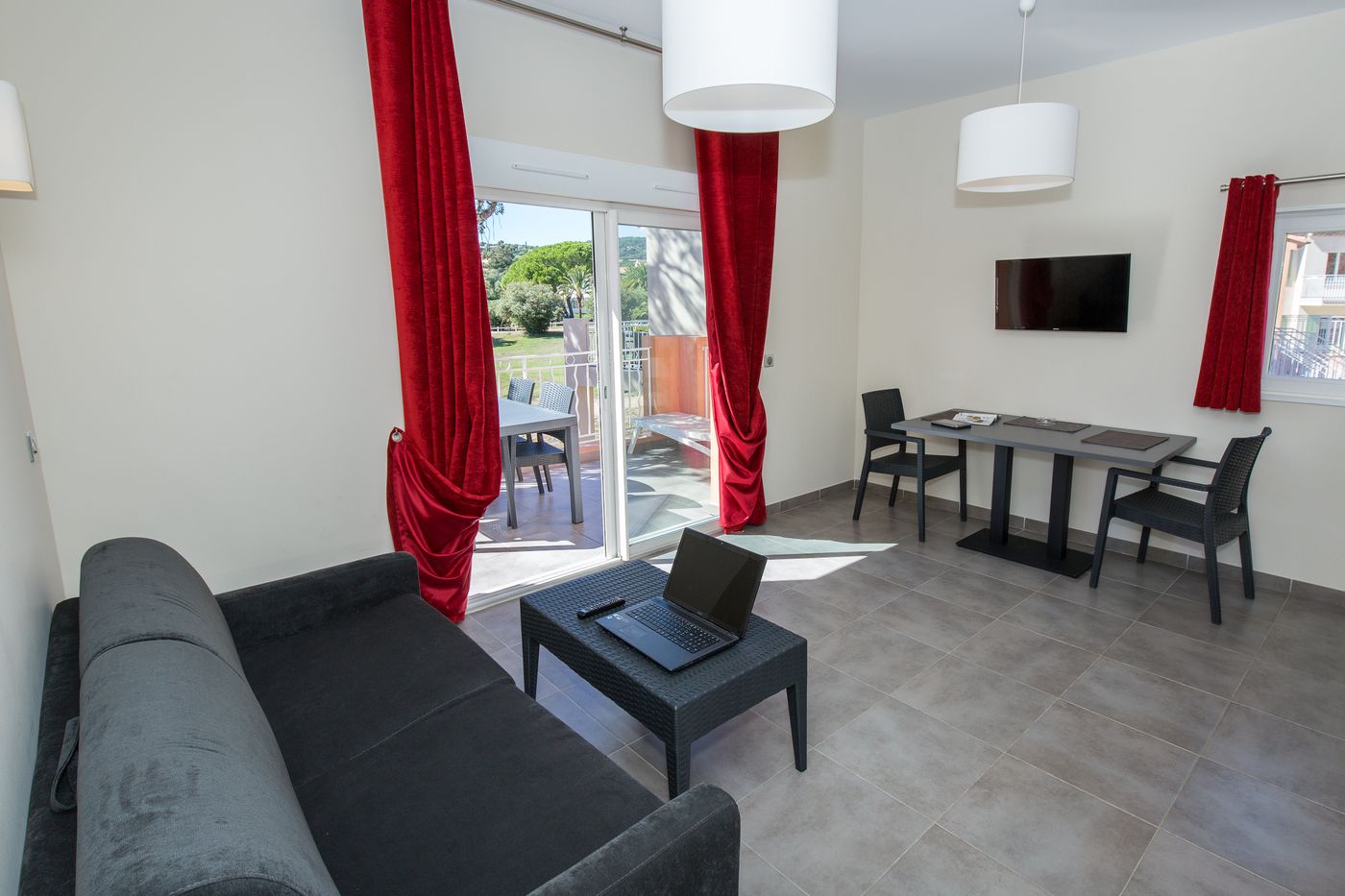 SOWELL-RESIDENCES-Les-Perles-de-Saint-Tropez-Room-21