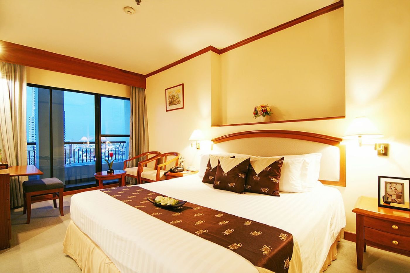 Grand-Diamond-Suites-Hotel-Room-13