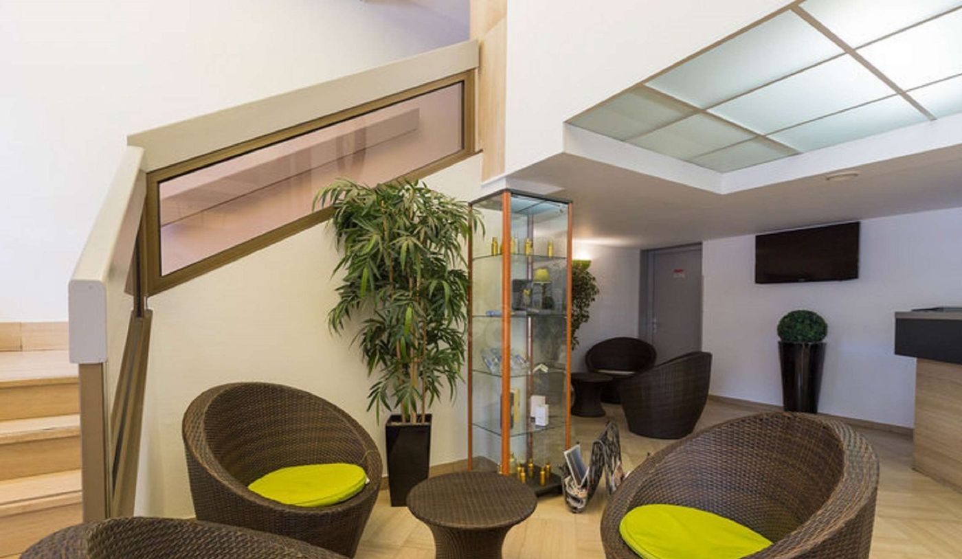 Kyriad-Nice-Centre-Gare-Lobby-31