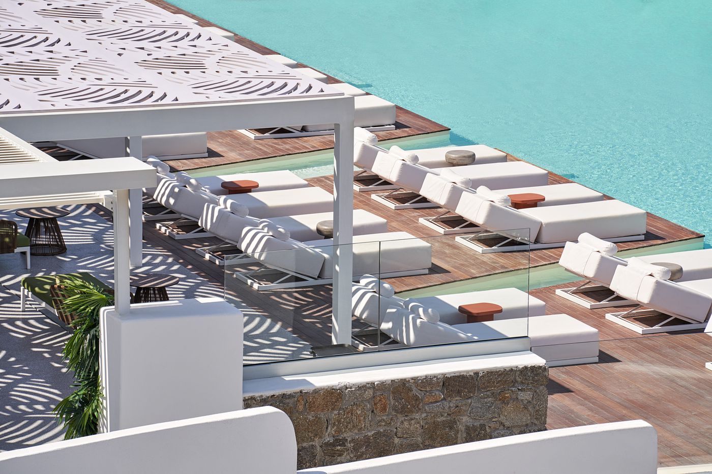 Kouros-Hotel---Suites-Pool-10