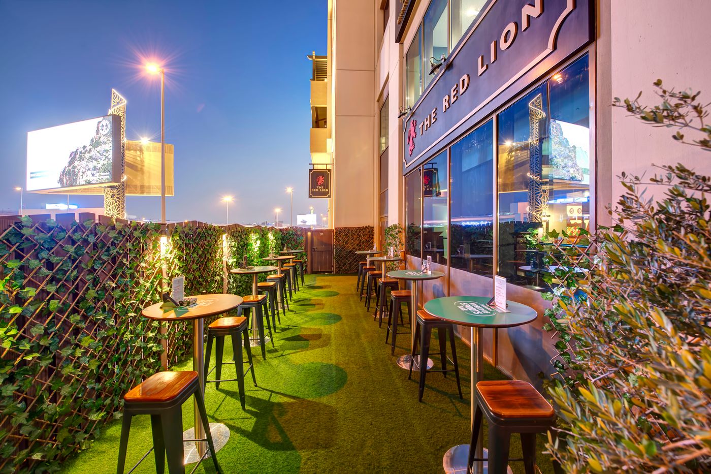 Metropolitan-Hotel-on-Sheikh-Zayed-Road-Dubai-Bar-24