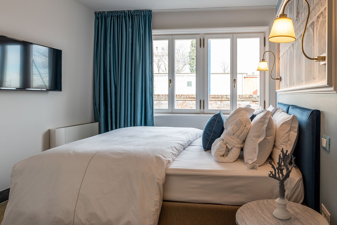 Ca--Maria-Adele-Room-6